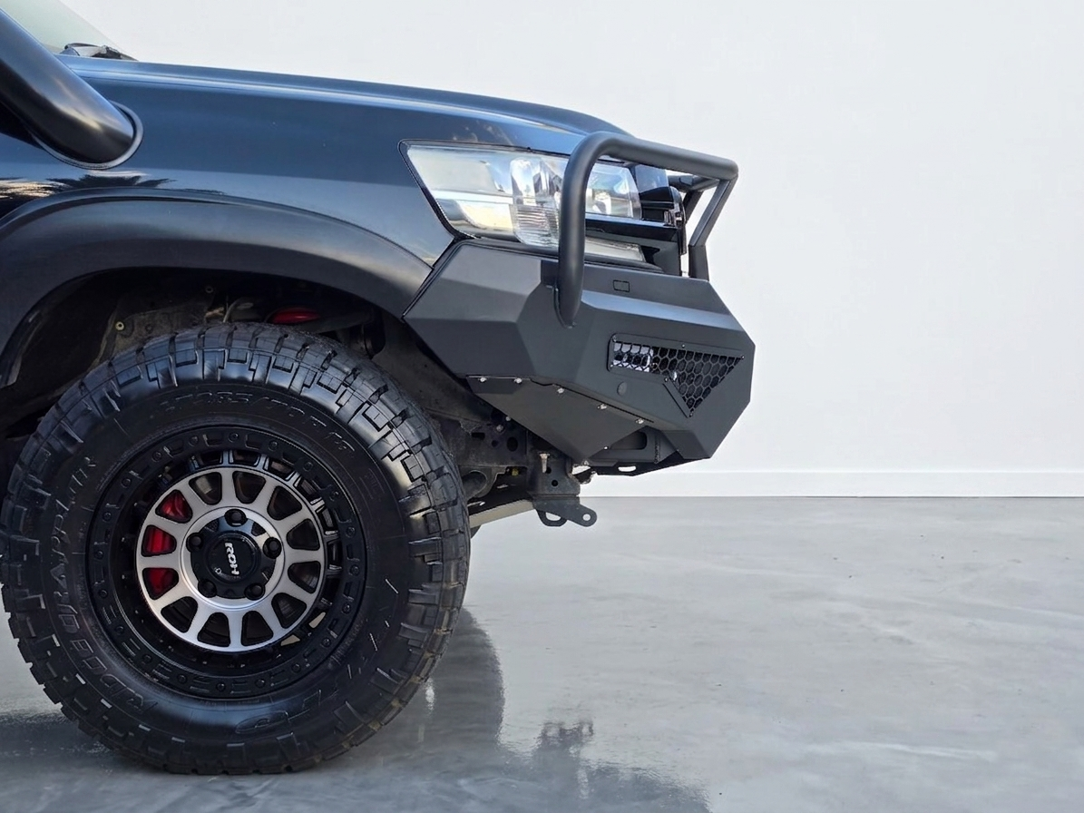Alpha 4WD Pack Steel Bull Bar for Toyota Landcruiser 200 series 2016+