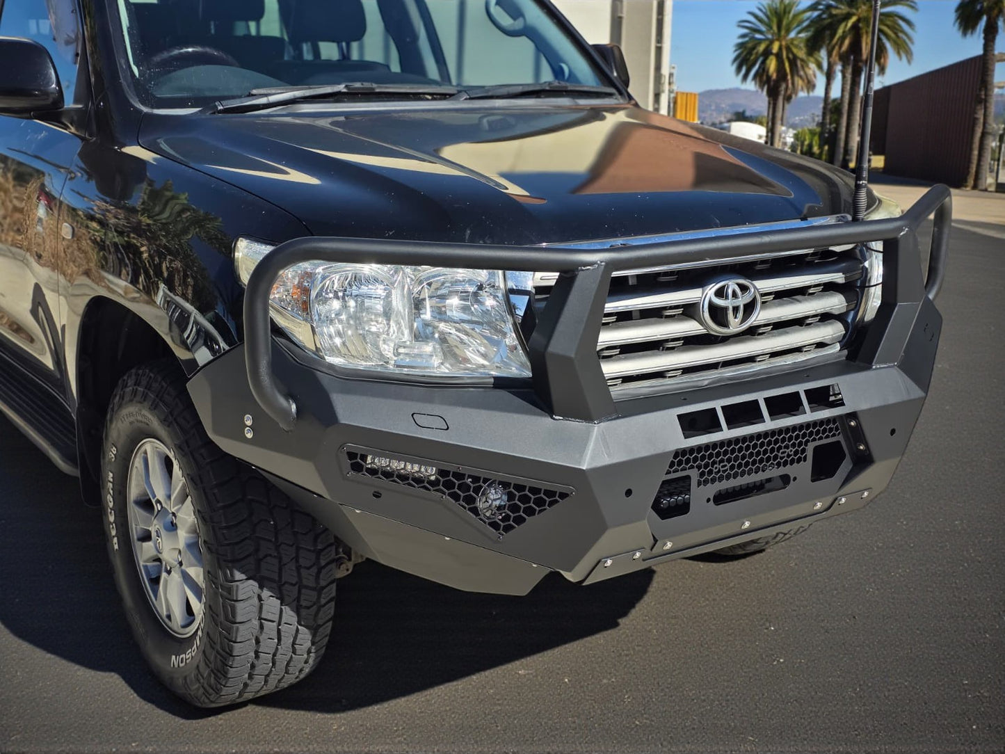 Alpha 4WD Pack Steel Bull Bar for Toyota Landcruiser 200 series 2006-2015